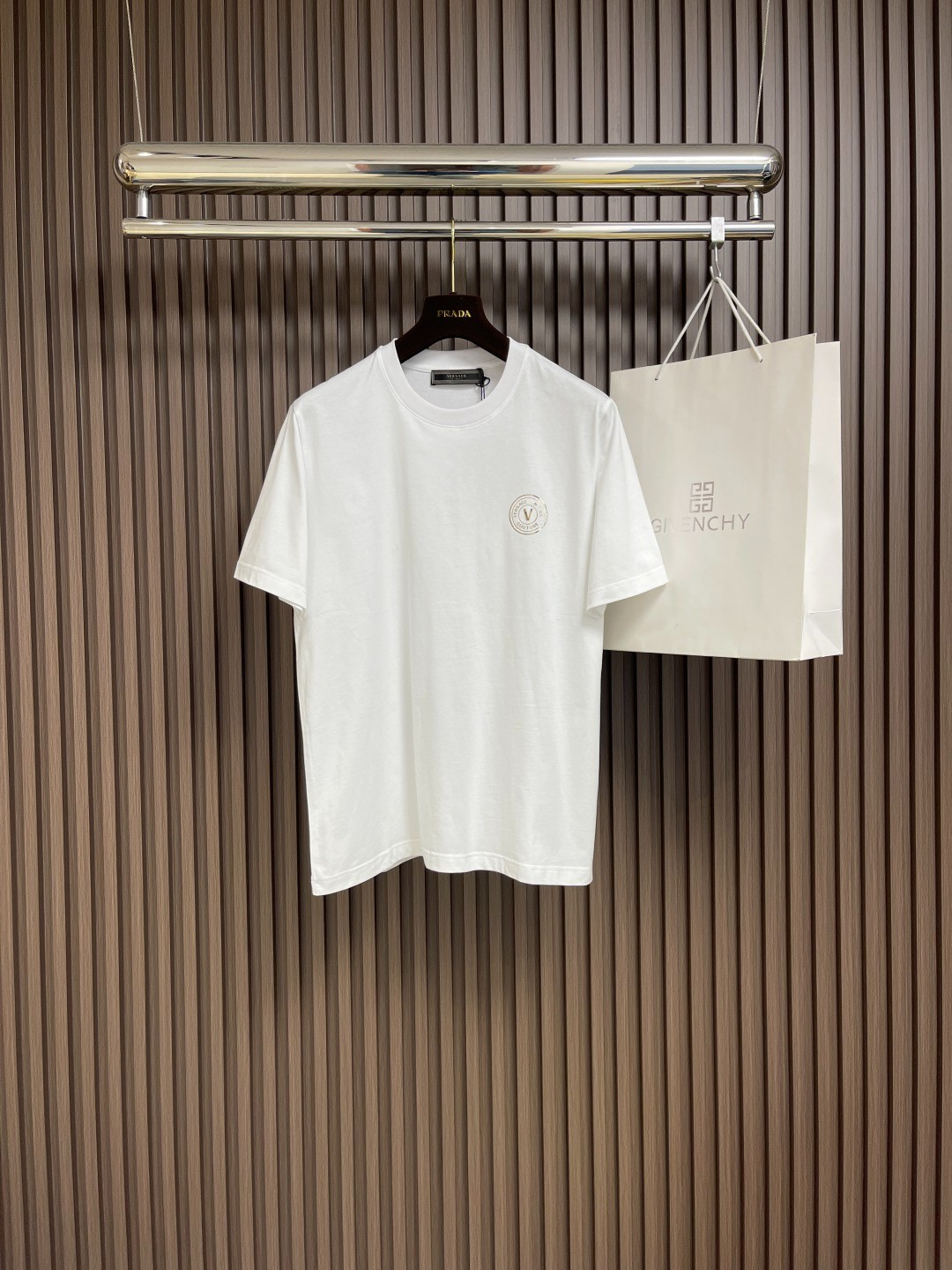 ヴェルサーチェ Tシャツ コピー シンプル ロゴ 合わせやすい 半袖Tシャツ ホワイト-0