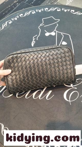 bottega veneta バッグコピー この大型の長方形化粧バッグは輸入の小さな羊皮を使って手で編んで作られており 家庭旅行の精巧な飾りである-0