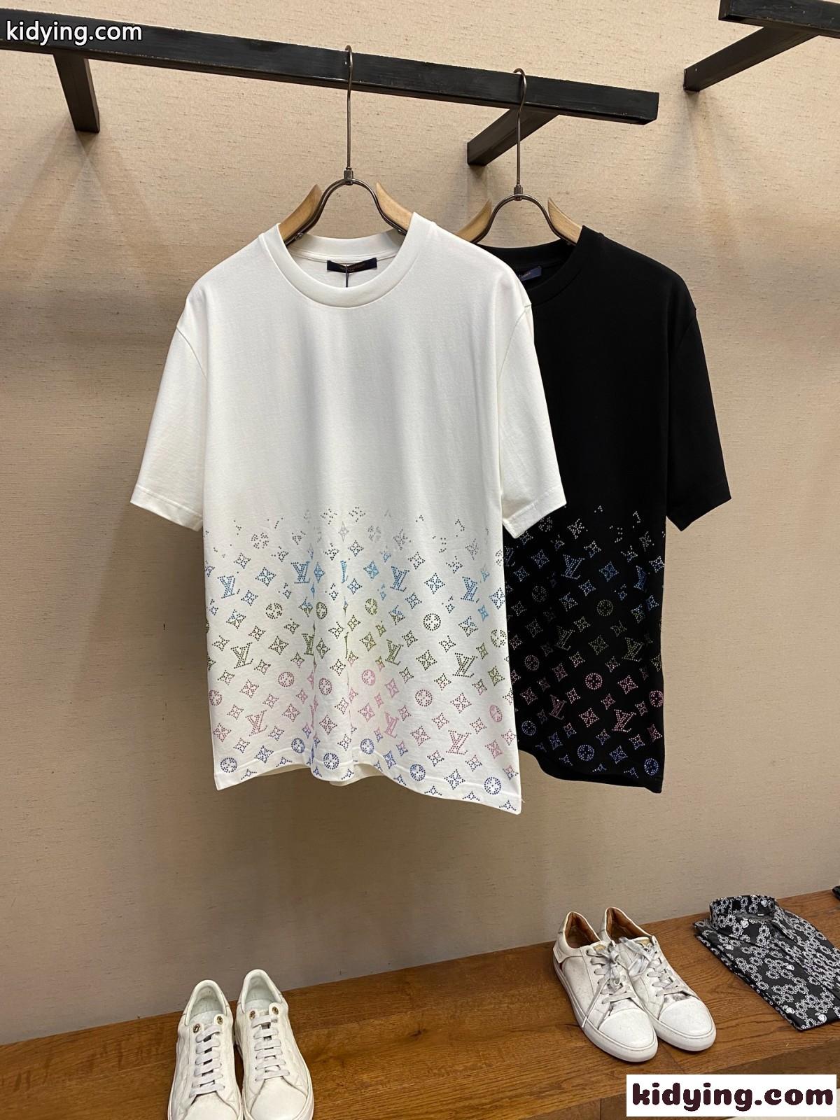 モノグラム グラディエント エンベリッシュド ショートスリーブクルーネック ルイ・ヴィトン Tシャツ スーパーコピー-1