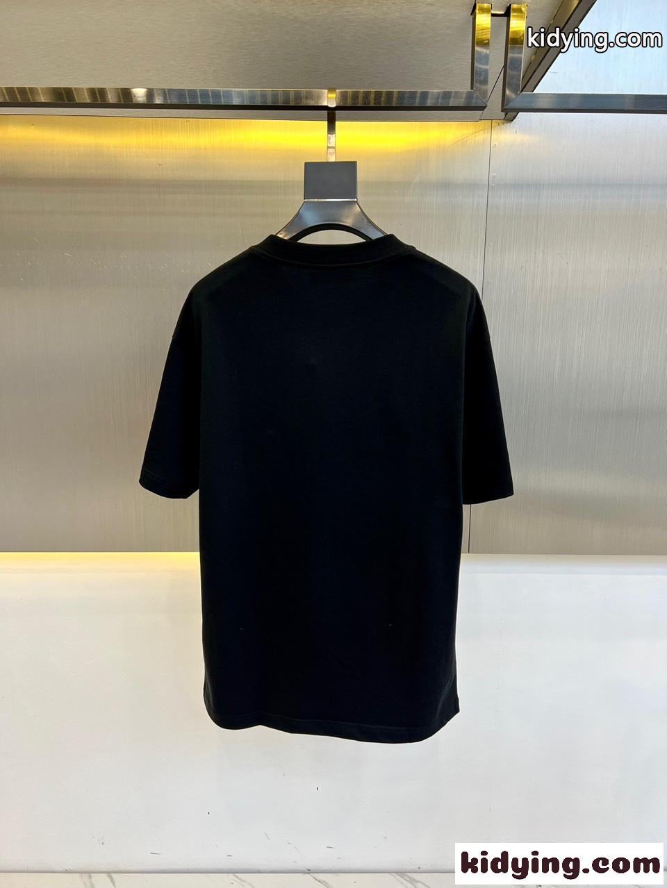 カジュアル 合わせやすい ロゴ入り 半袖Tシャツ フェンディ Tシャツ コピー ブラック-4