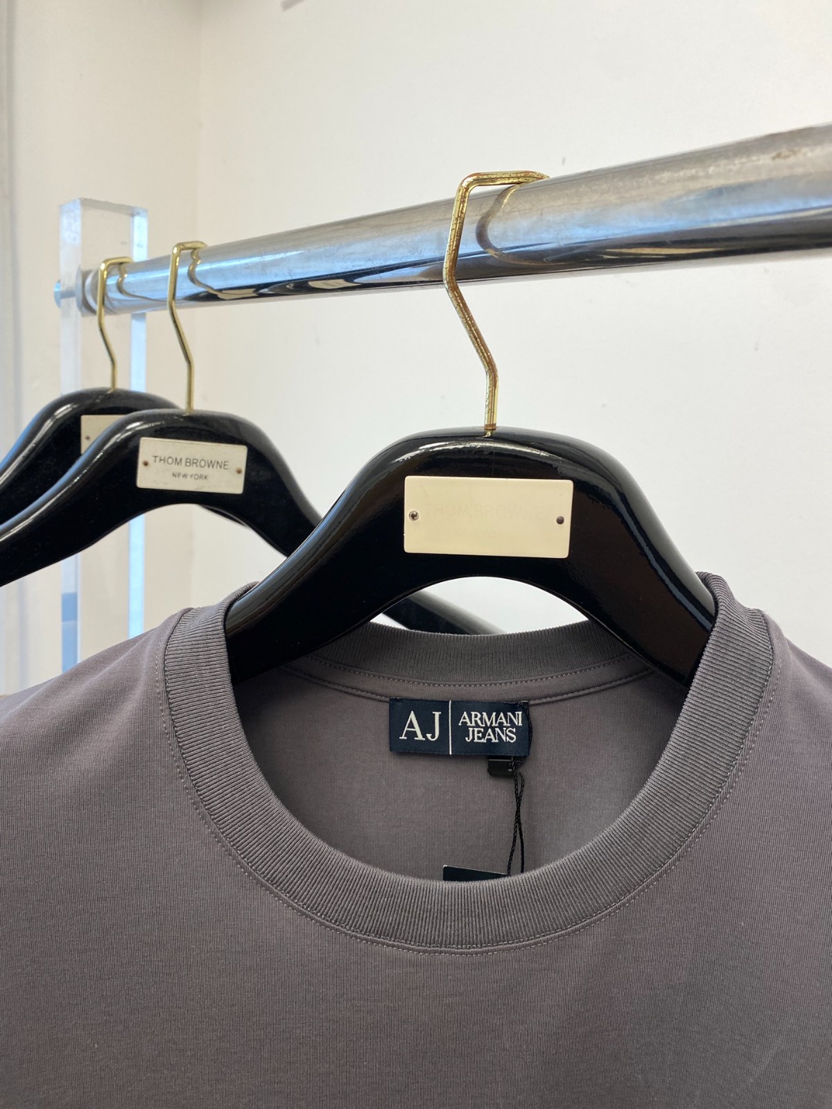 シンプル 上品 クルーネック アルマーニ Tシャツ 偽物 半袖Tシャツ グレー-1
