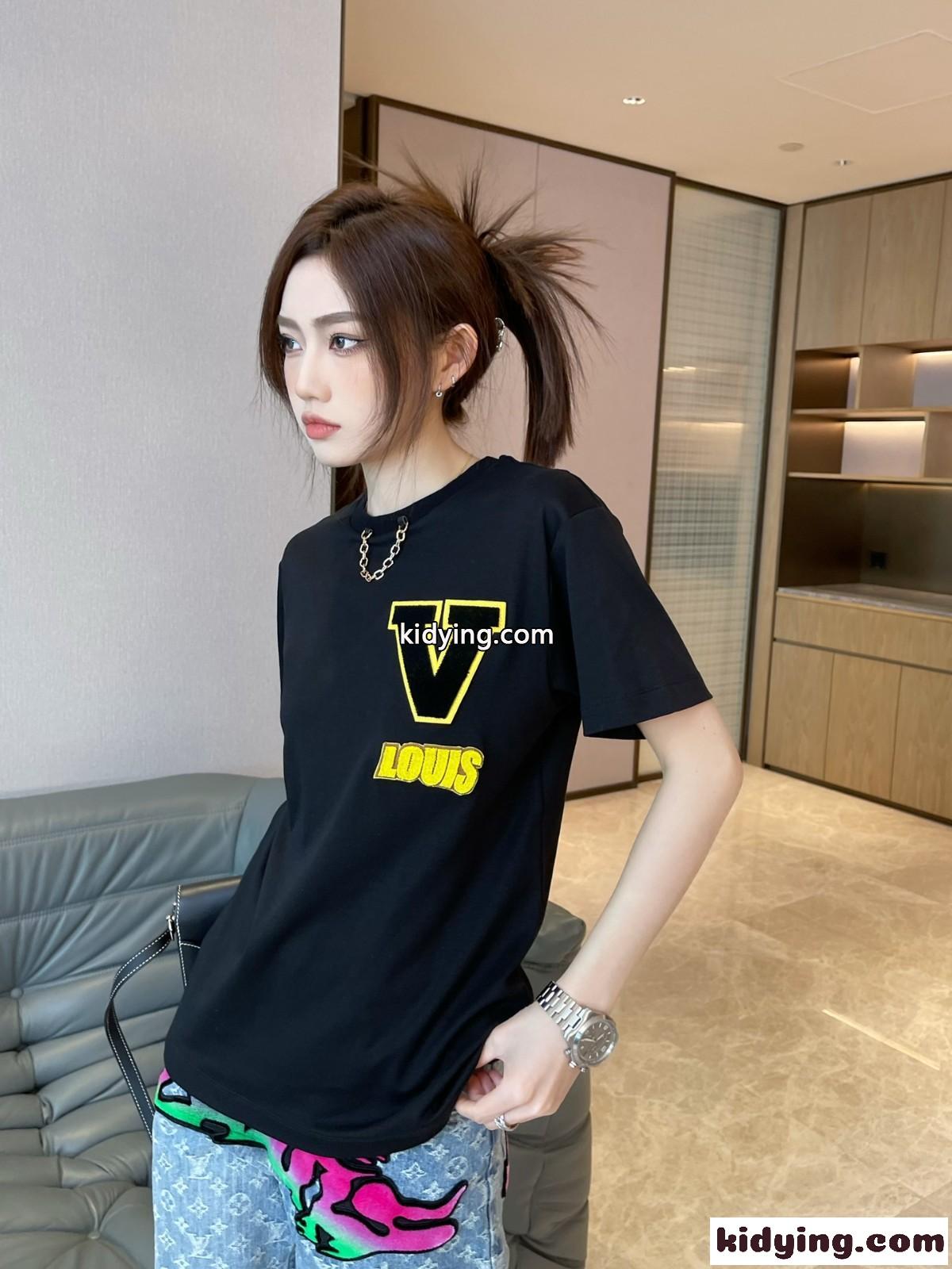 人気アイテム 定番 ロゴ 刺繍 ルイ・ヴィトン Tシャツ コピー クルーネック 半袖 カジュアル おしゃれ-4