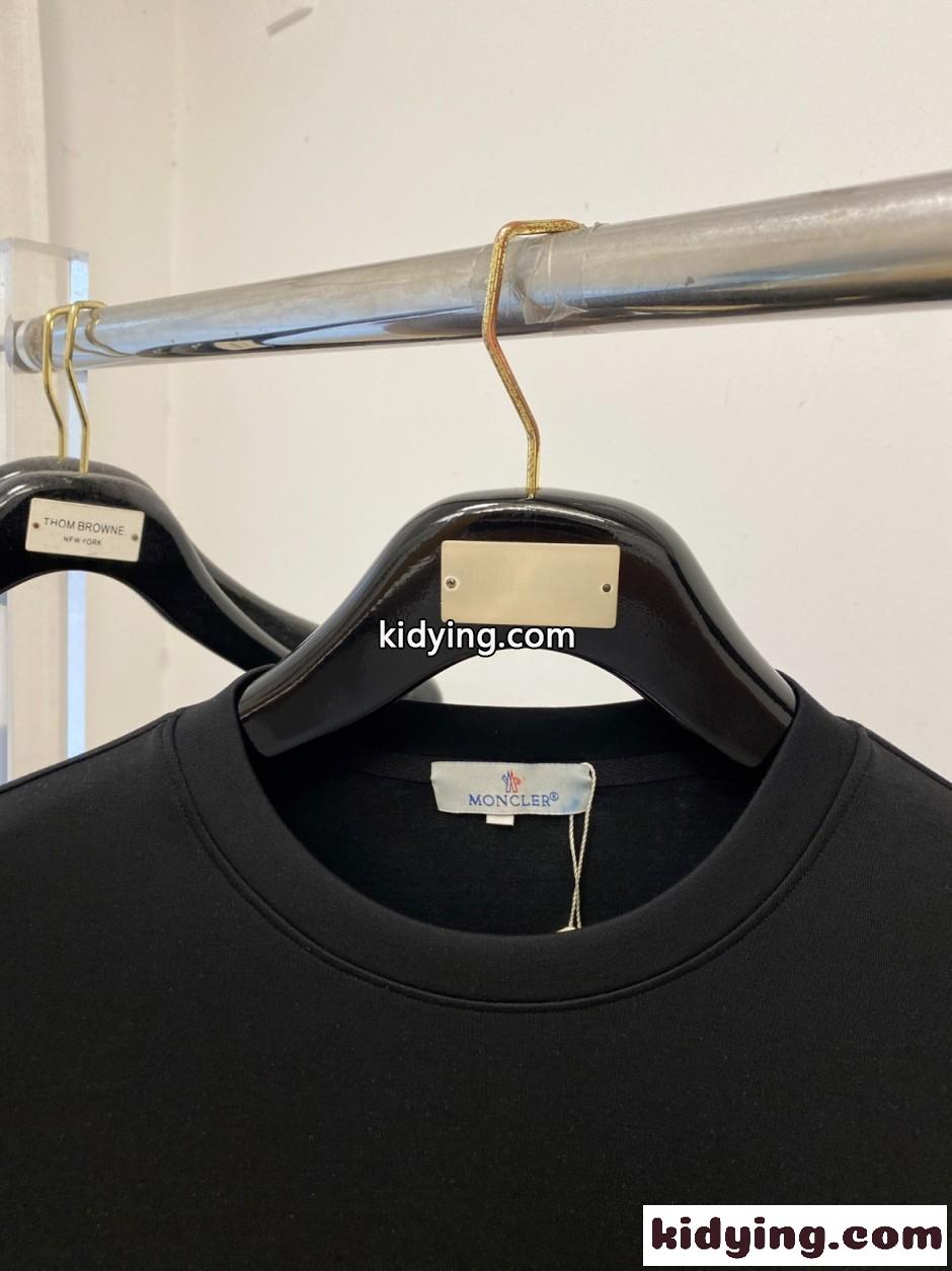 モンクレール Tシャツ 偽物 シンプル 合わせやすい クルーネック 長袖Tシャツ ブラック-2
