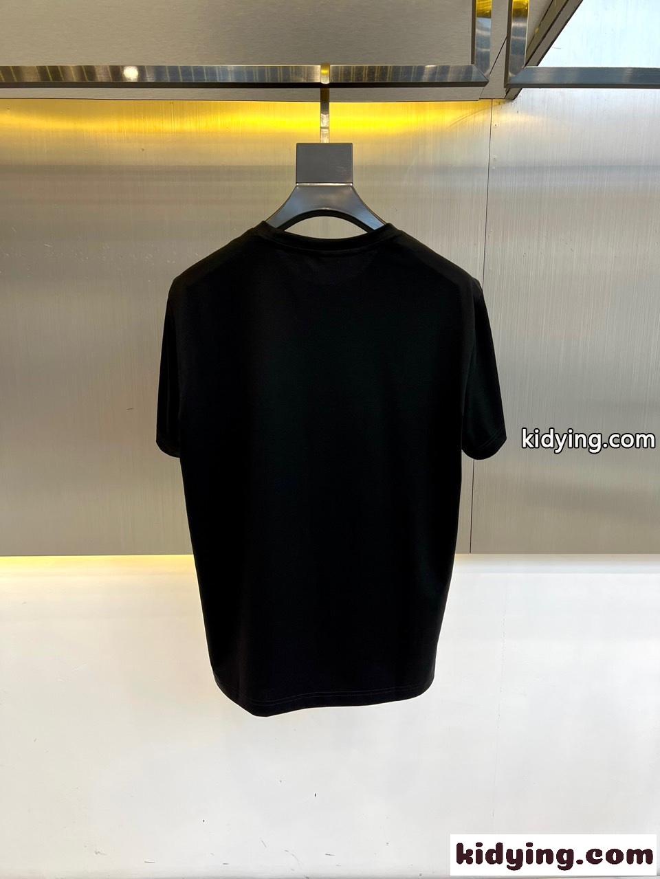 コットン 半袖Tシャツ 目を引く ロゴプリント モンクレール Tシャツ 偽物 ブラック-1