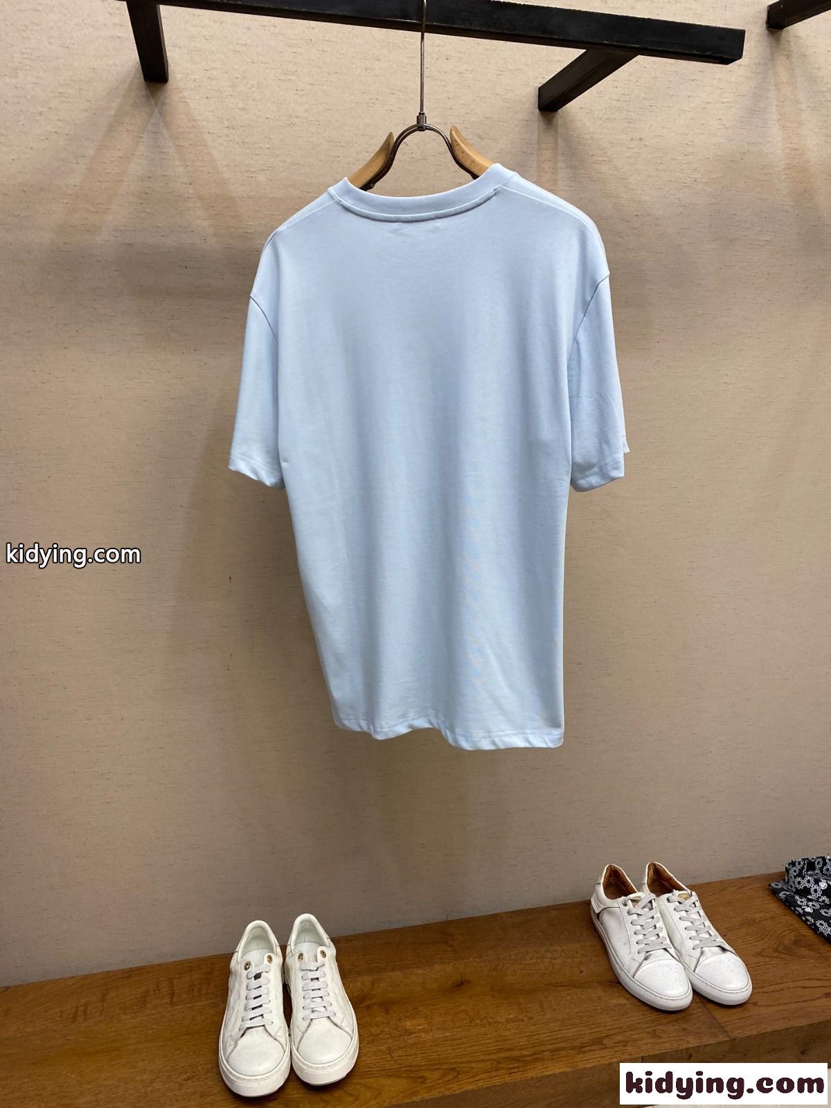 洗練された シンプル ロゴ刺繍 プラダ Tシャツ 偽物 クルーネック ライトブルー-0