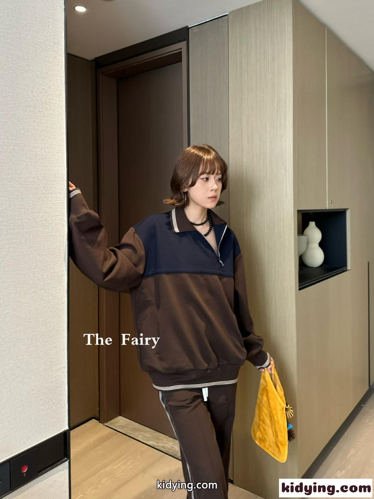大人カジュアル ジッパー付き スウェットシャツ ミュウミュウ Tシャツ コピー-4