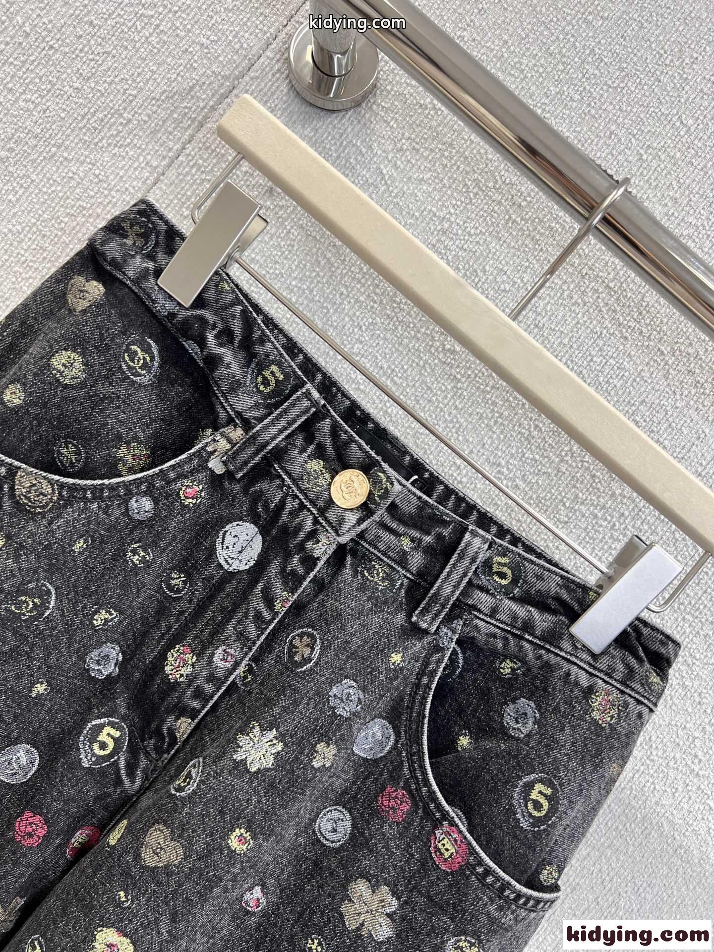 スタイリッシュ 総柄 デニムパンツ シャネル ジーンズ コピー  レディース-0