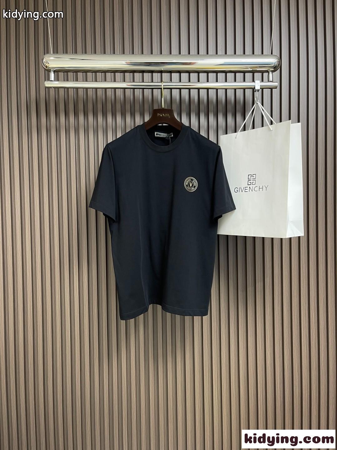 ヴェルサーチェ Tシャツ コピー シンプル ロゴ 合わせやすい 半袖Tシャツ ブラック-0