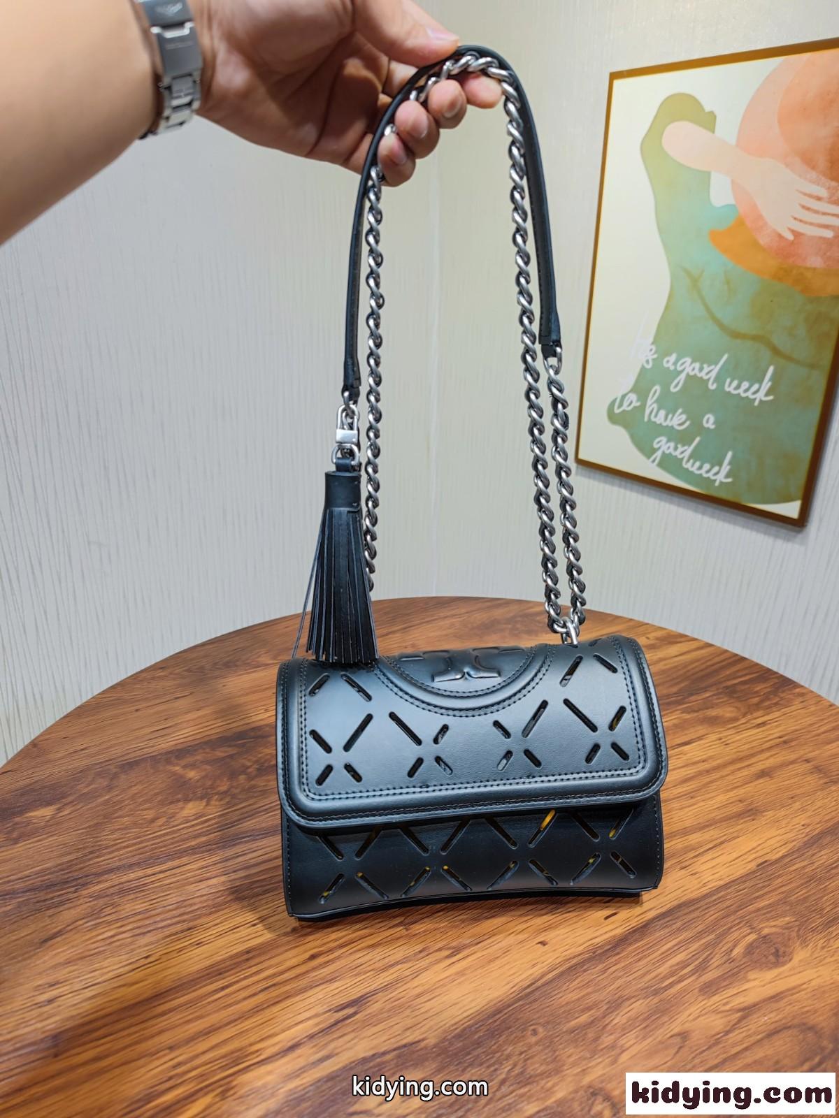 人気 ショルダーバッグ おしゃれ 斜め掛け 可愛い タッセル レディース トリー バーチ バッグ コピー カバン-1
