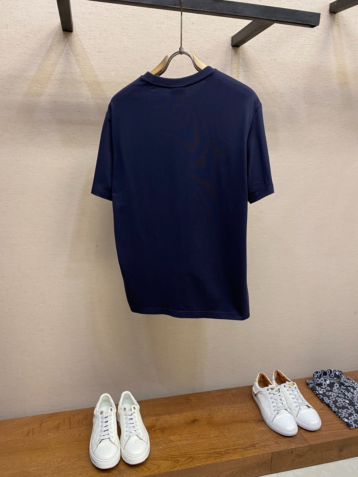 洗練された ロゴ刺繍 クルーネック アルマーニ Tシャツ 偽物 コットン ネイビー-2