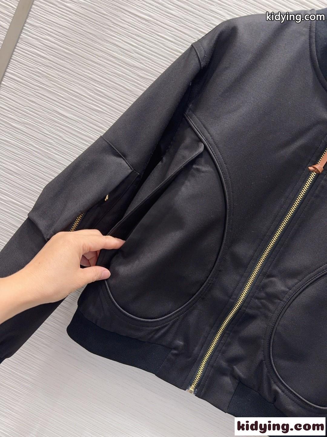 MIU MIUロゴ入り ボンバージャケット ミュウミュウ ジャケット 偽物 ブラック-1