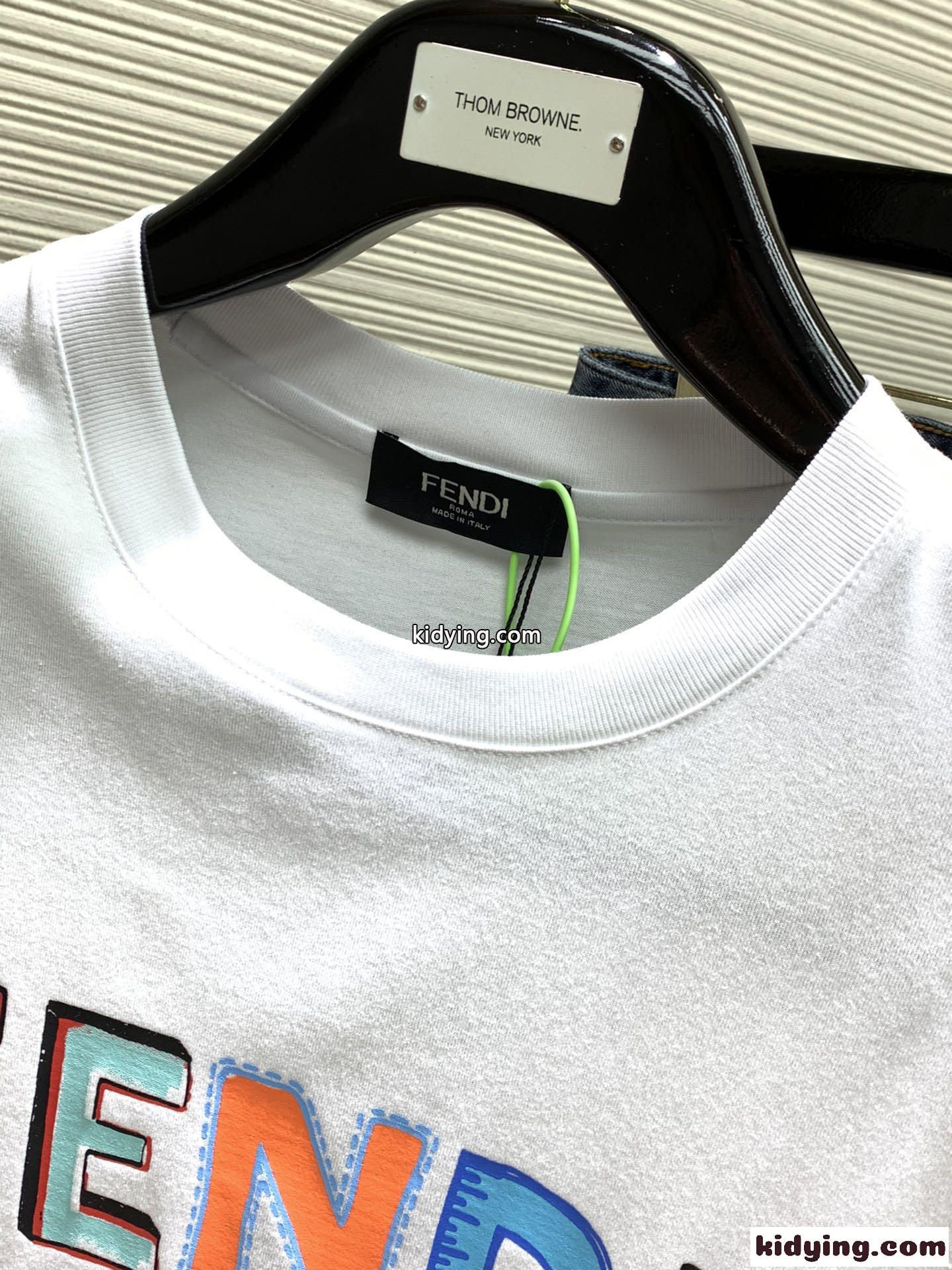 フェンディ Tシャツ コピー 半袖 トップス マルチカラーロゴ入り クルーネック-1