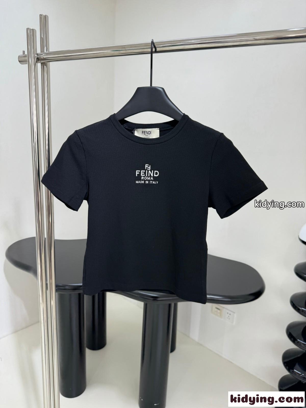 洗練された ロゴ入り クロップド丈 半袖 トップス フェンディ Tシャツ コピー ブラック-1