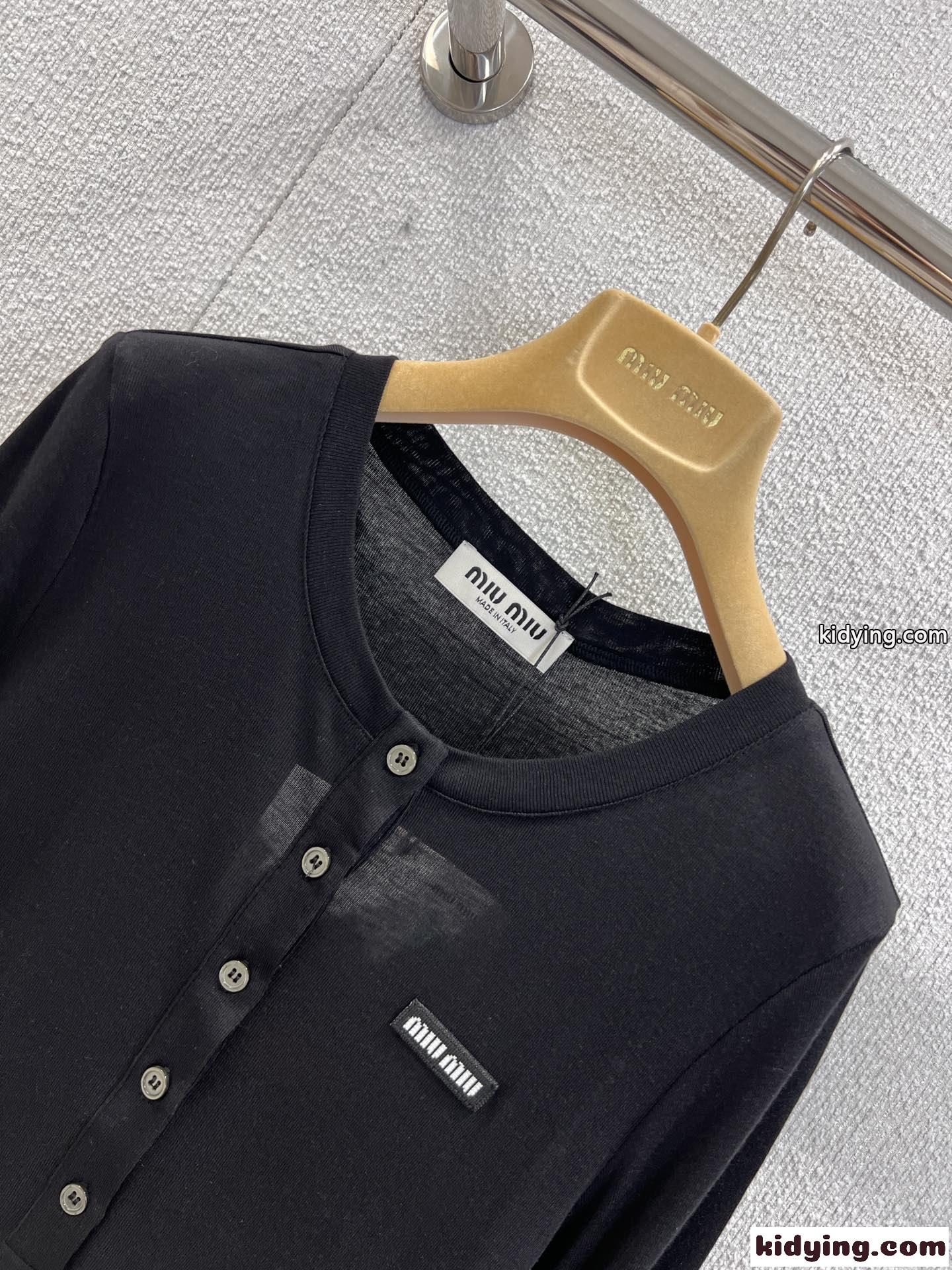 お洒落 シンプル ハーフボタン 長袖Tシャツ ミュウミュウ Tシャツ コピー ブラック-5