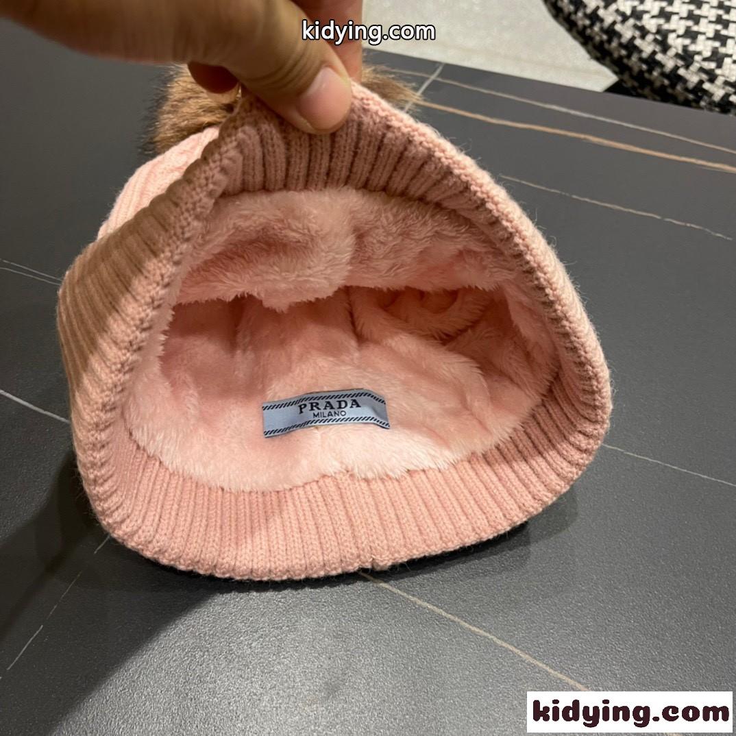 プラダ キャップ コピー 可愛い ボンボン付き ニットキャップ ケーブル編み-4