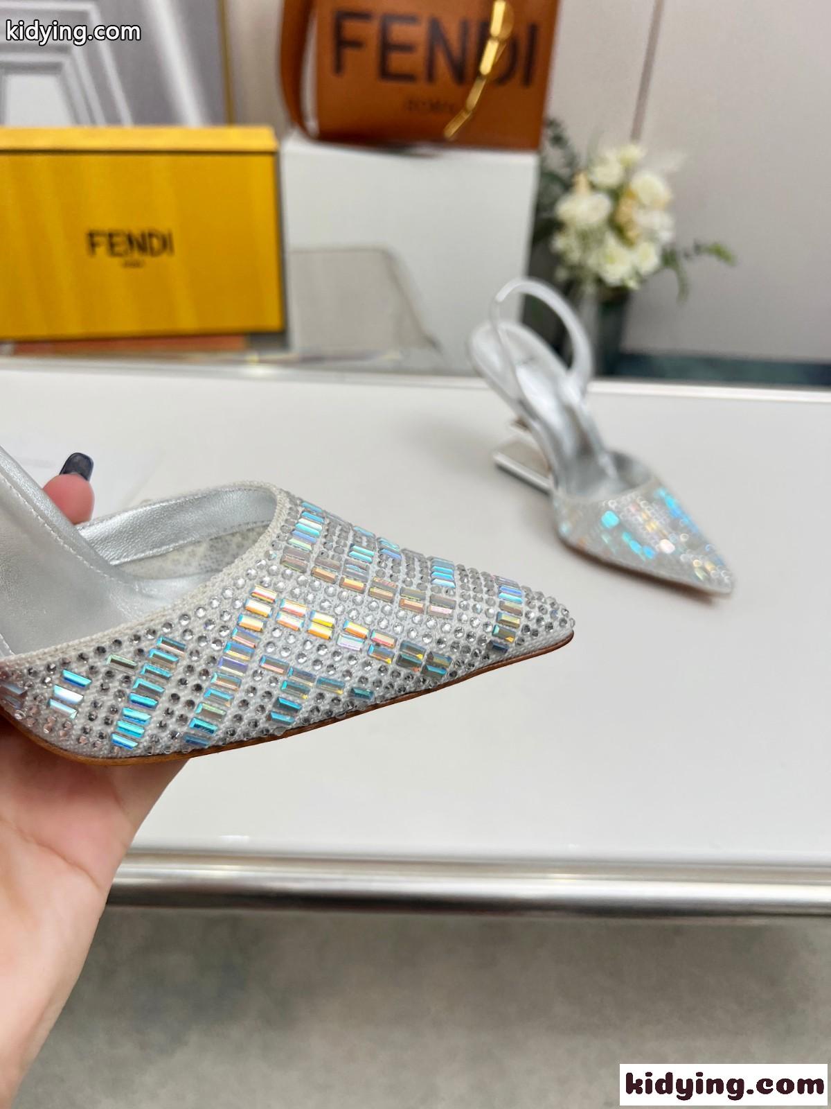 女性らしい 上品 フェンディ ファースト パンプス コピー ラインストーン レディース-4
