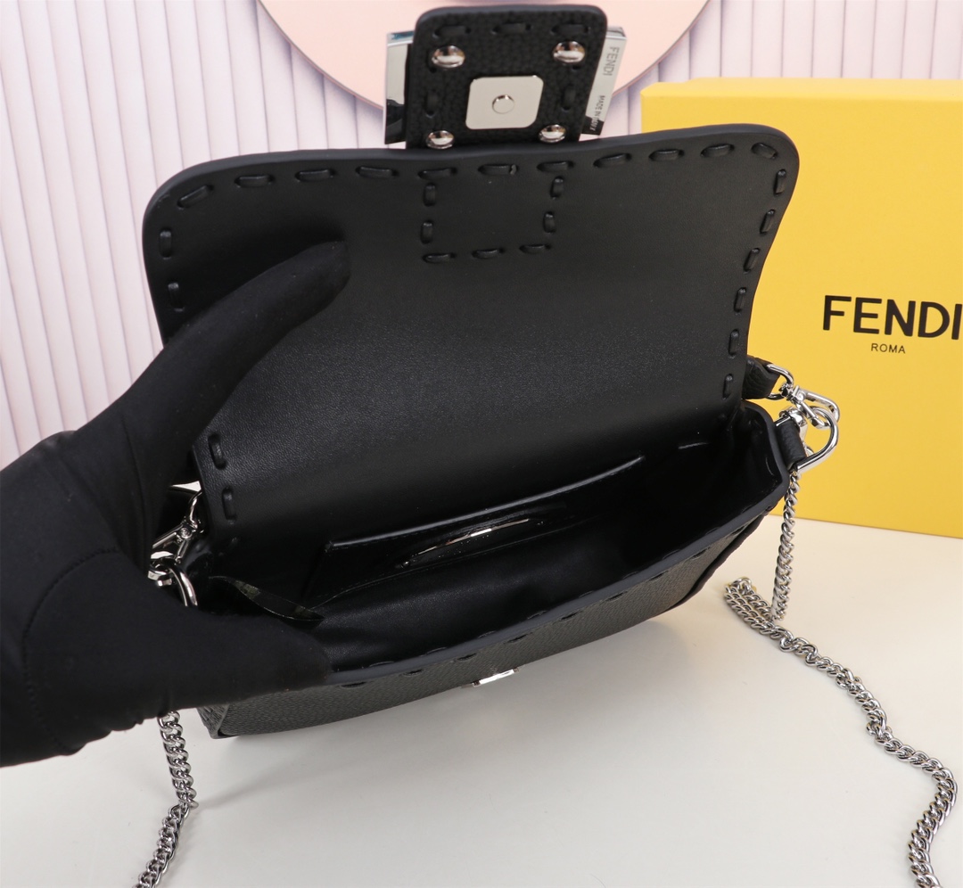 大人気 バゲット スモール ショルダーバッグ フェンディ バッグ スーパーコピー ブラック-5