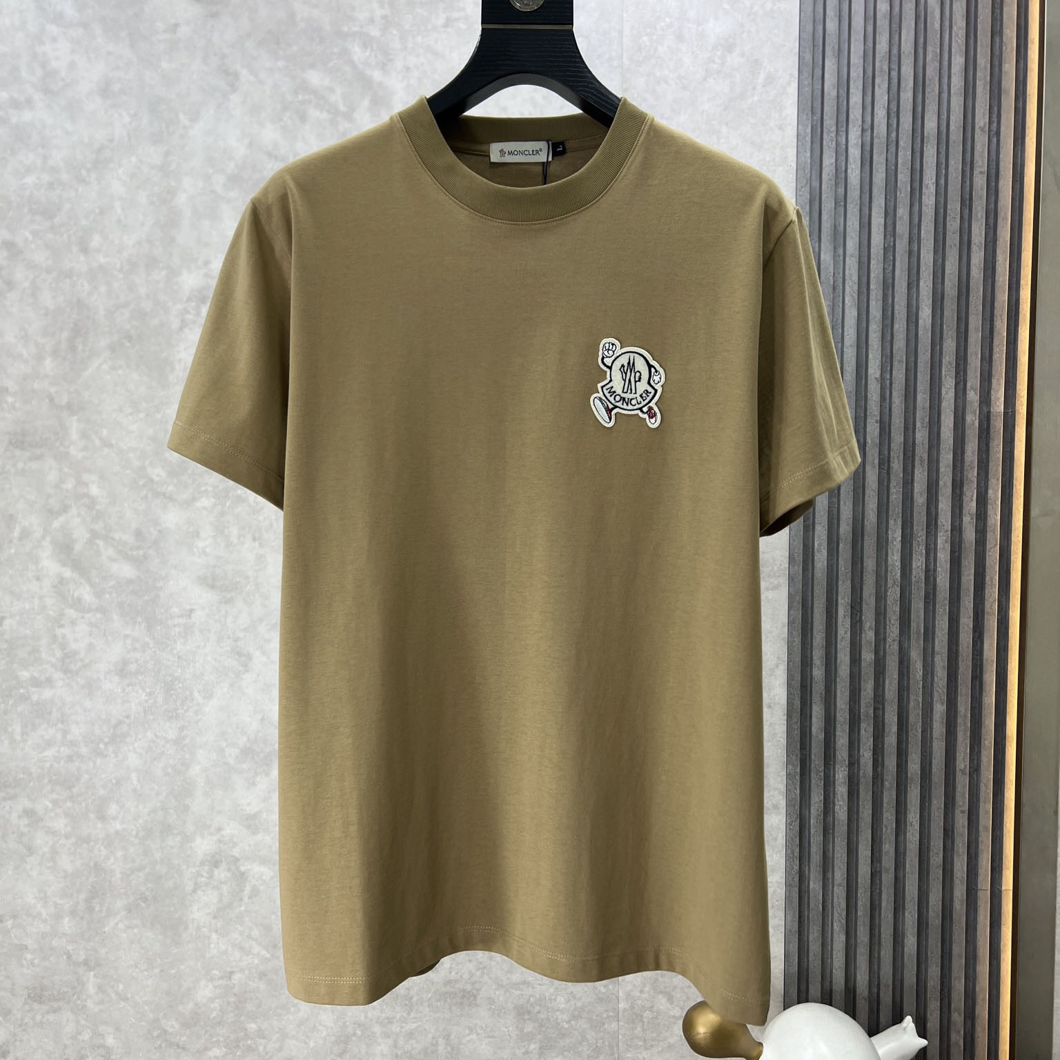 シンプル 合わせやすい クルーネック コットン 半袖Tシャツ モンクレール Tシャツ コピー キャメル-0