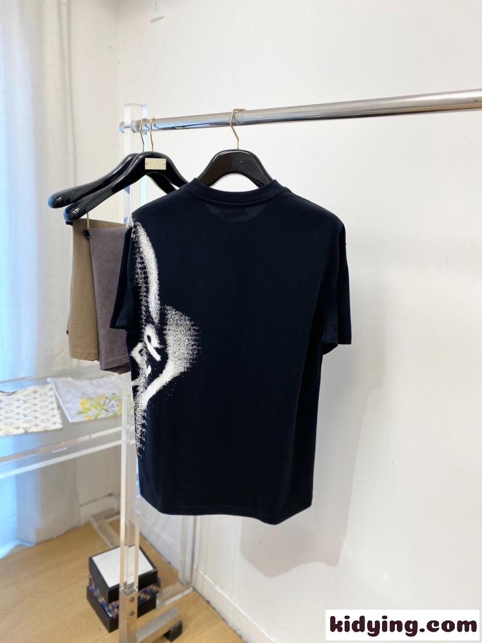 存在感抜群 プリント クルーネック 半袖Tシャツ モンクレール Tシャツ 偽物 ブラック-3