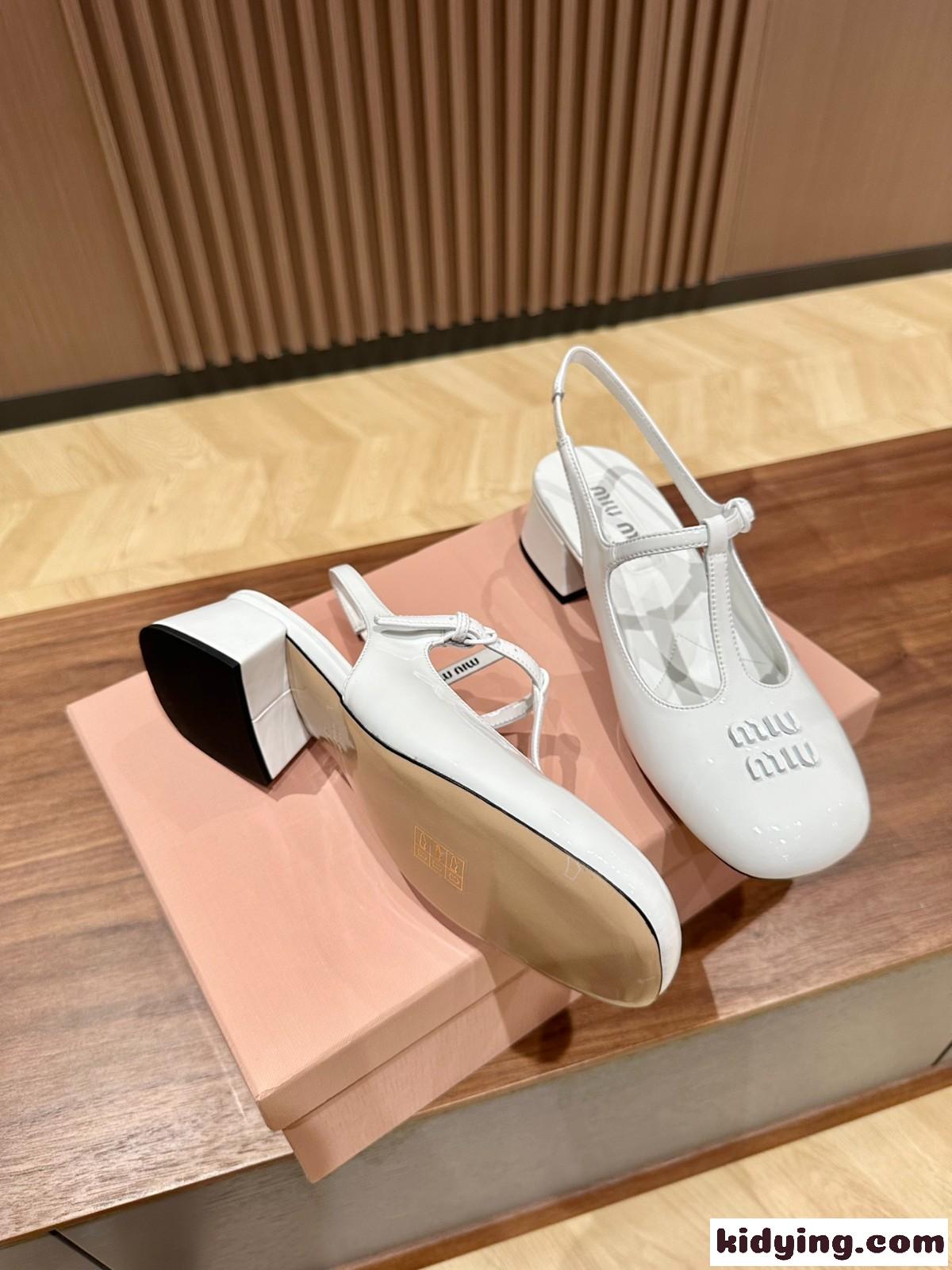 パテントレザー スリングバックパンプス ミュウミュウ パンプス スーパーコピー ホワイト-1