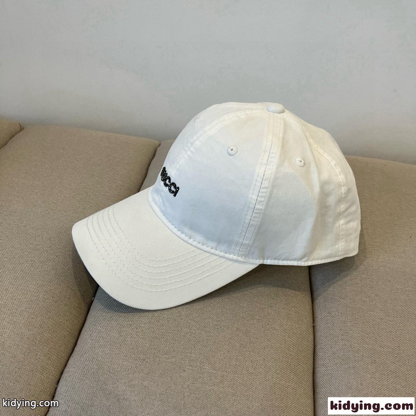 シンプル ロゴ入り ベースボールキャップ グッチ キャップ 偽物 ホワイト-1