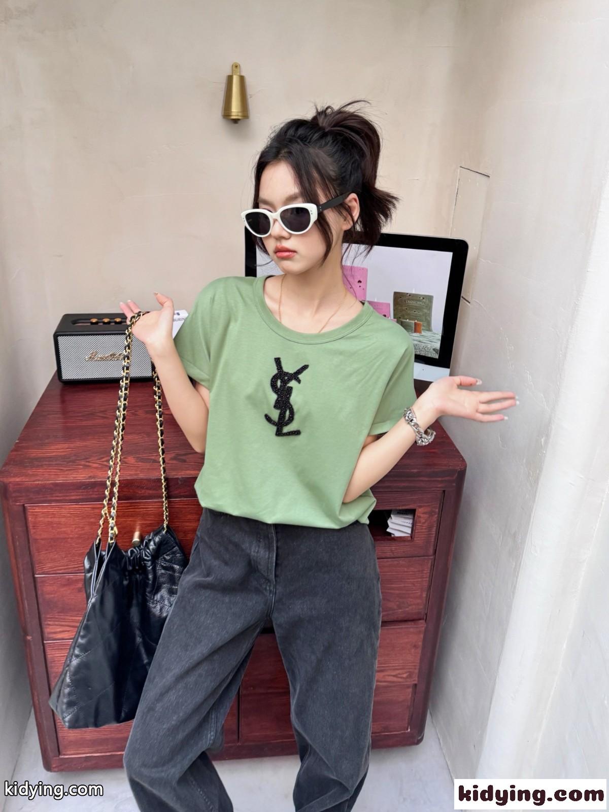 洗練された カジュアル YSLロゴ 半袖Tシャツ イヴ・サンローラン Tシャツ コピー グリーン-0