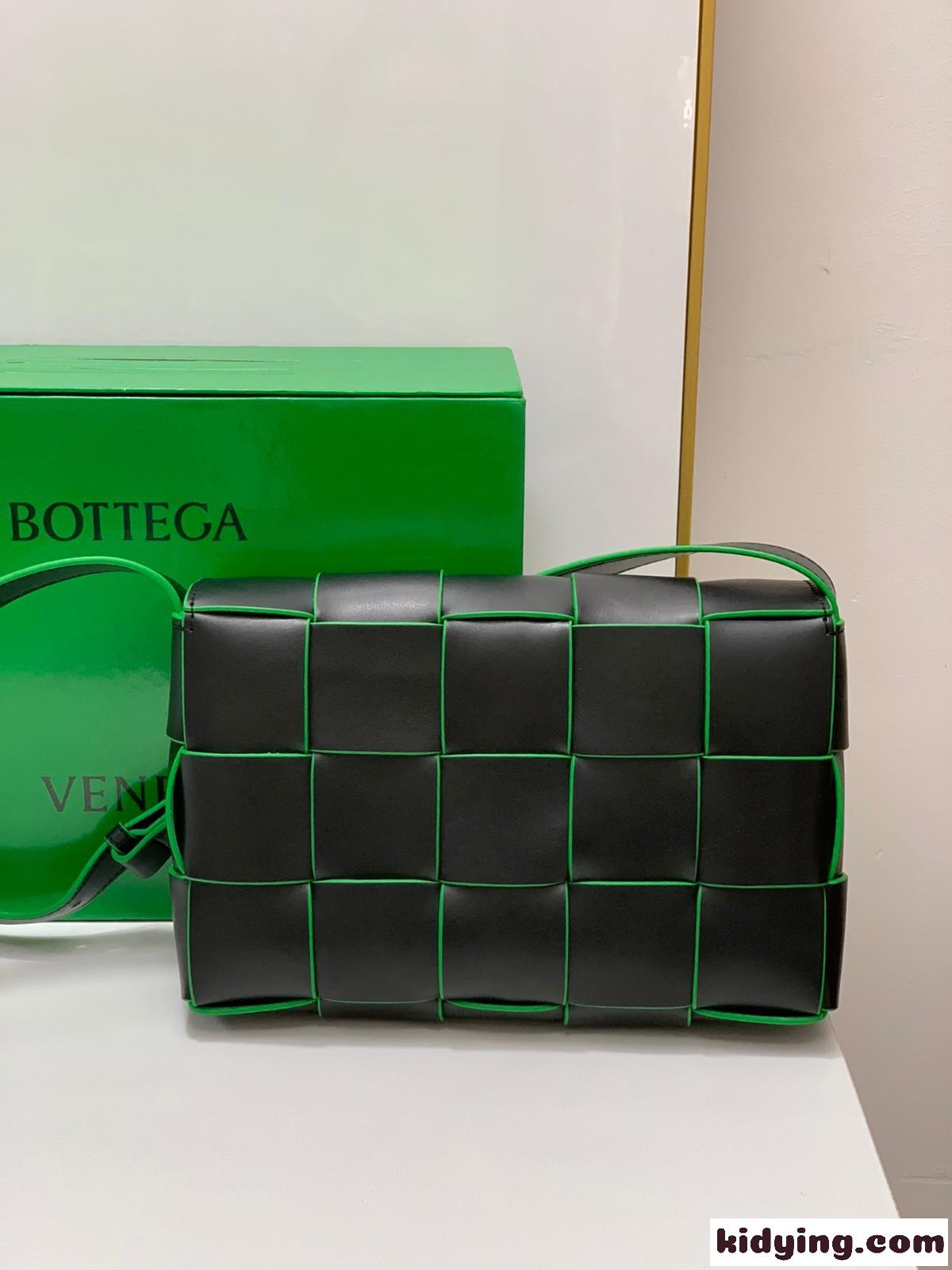 大人気 カセット レディース ショルダーバッグ ボッテガ・ヴェネタ バッグ コピー 斜め掛け-1