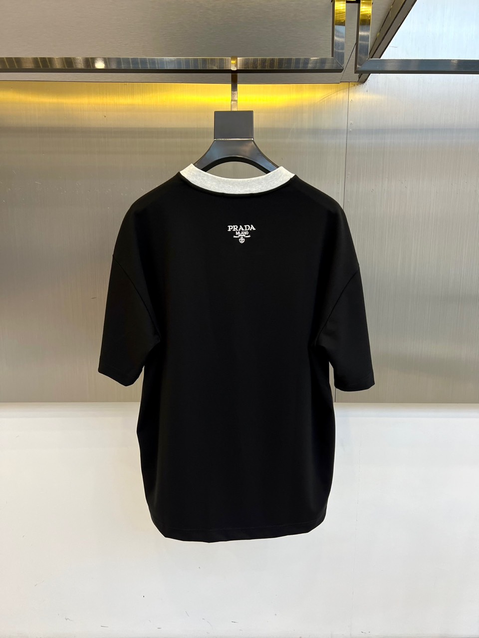 カジュアル リラックス クルーネック プラダ Tシャツ 偽物 コットン ブラック-4