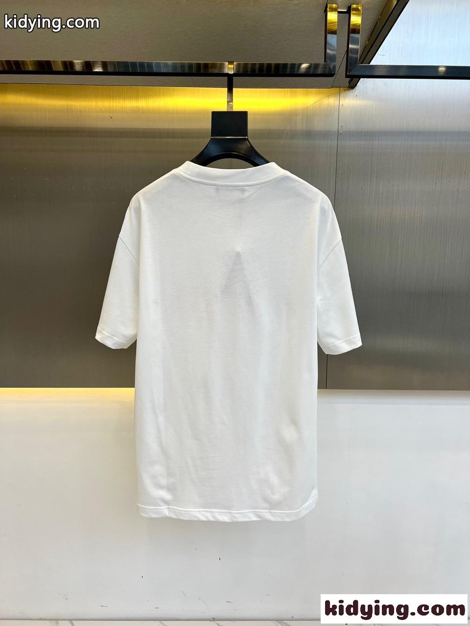 カジュアル 合わせやすい ロゴ入り 半袖Tシャツ フェンディ Tシャツ コピー ホワイト-3
