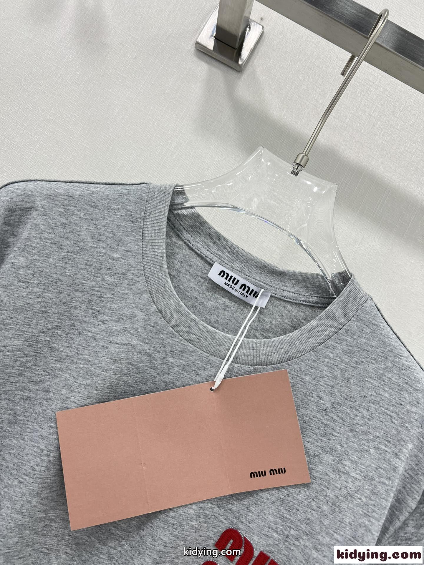 ベーシック ハート ロゴ コットン 半袖Tシャツ ミュウミュウ Tシャツ コピー グレー-0