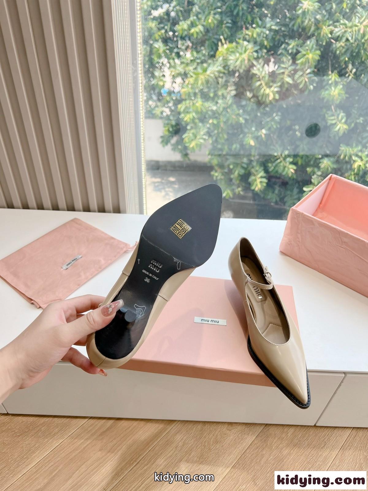 ブラッシュドレザー パンプス ミュウミュウ パンプス スーパーコピー ベージュ-4
