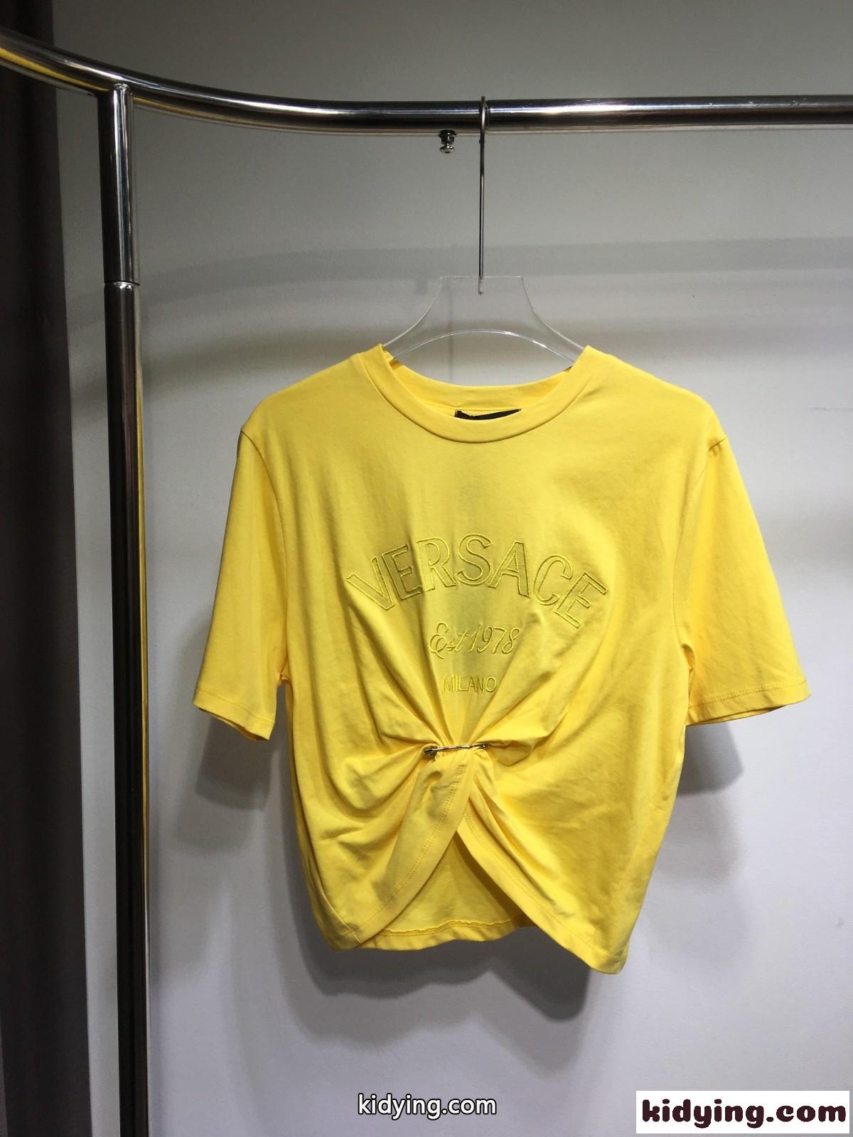ヴェルサーチェ ミラノ スタンプ クロップ 半袖Tシャツ ヴェルサーチェ Tシャツ コピー イエロー-0
