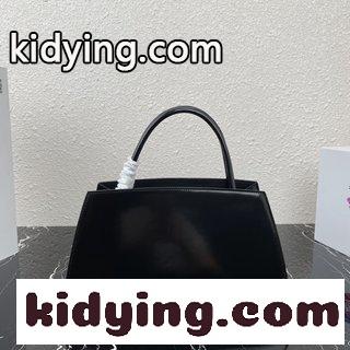 プラダ 黒 伝統的なスタイルが再解釈され,一風変わったグラフィック効果を呈している コピー-4