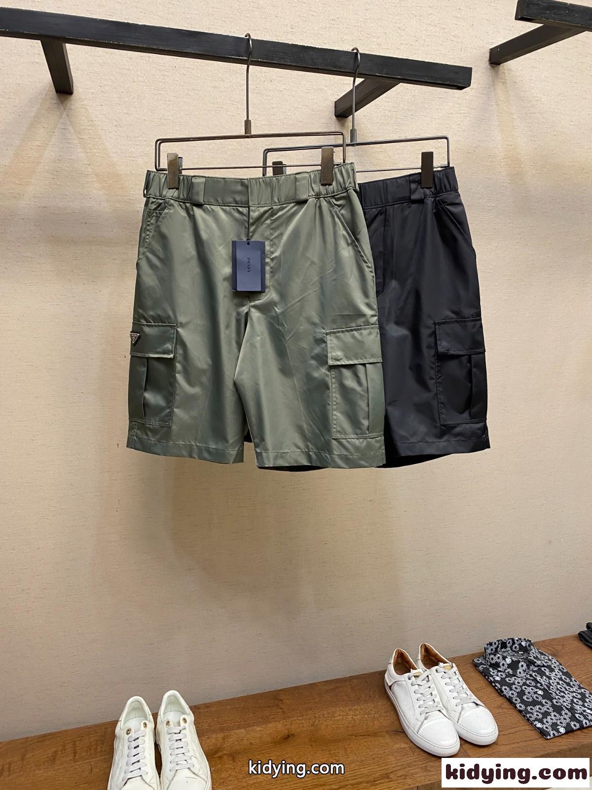 上品 カジュアル ナイロンショートパンツ プラダ パンツ 偽物 メンズ-0