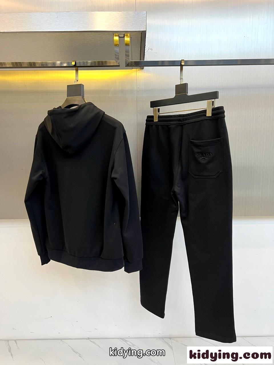 フーディー&スウェットパンツ 上下セット プラダ セットアップ 偽物 ブラック-1