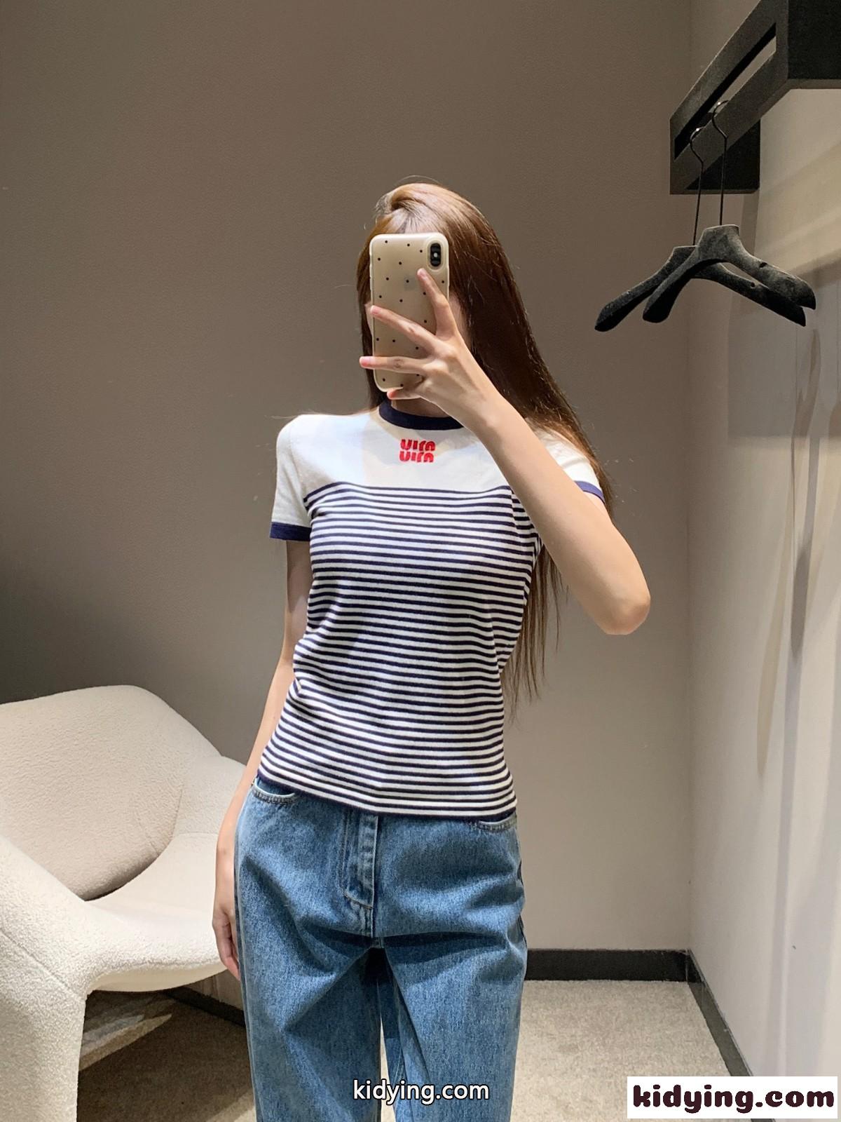 ロゴ入り ニット トップス ミュウミュウ Tシャツ コピー クルーネック-0