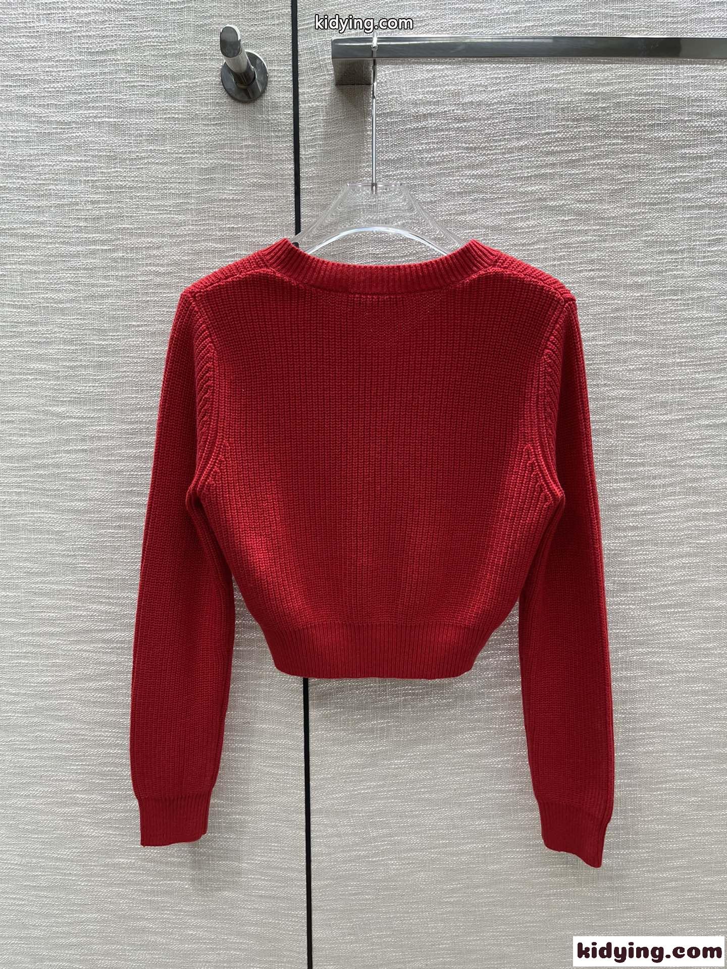 新作 コットン クルーネック 長袖 クロップド丈 プラダ セーター コピー Vネック ロゴ 刺繍-2