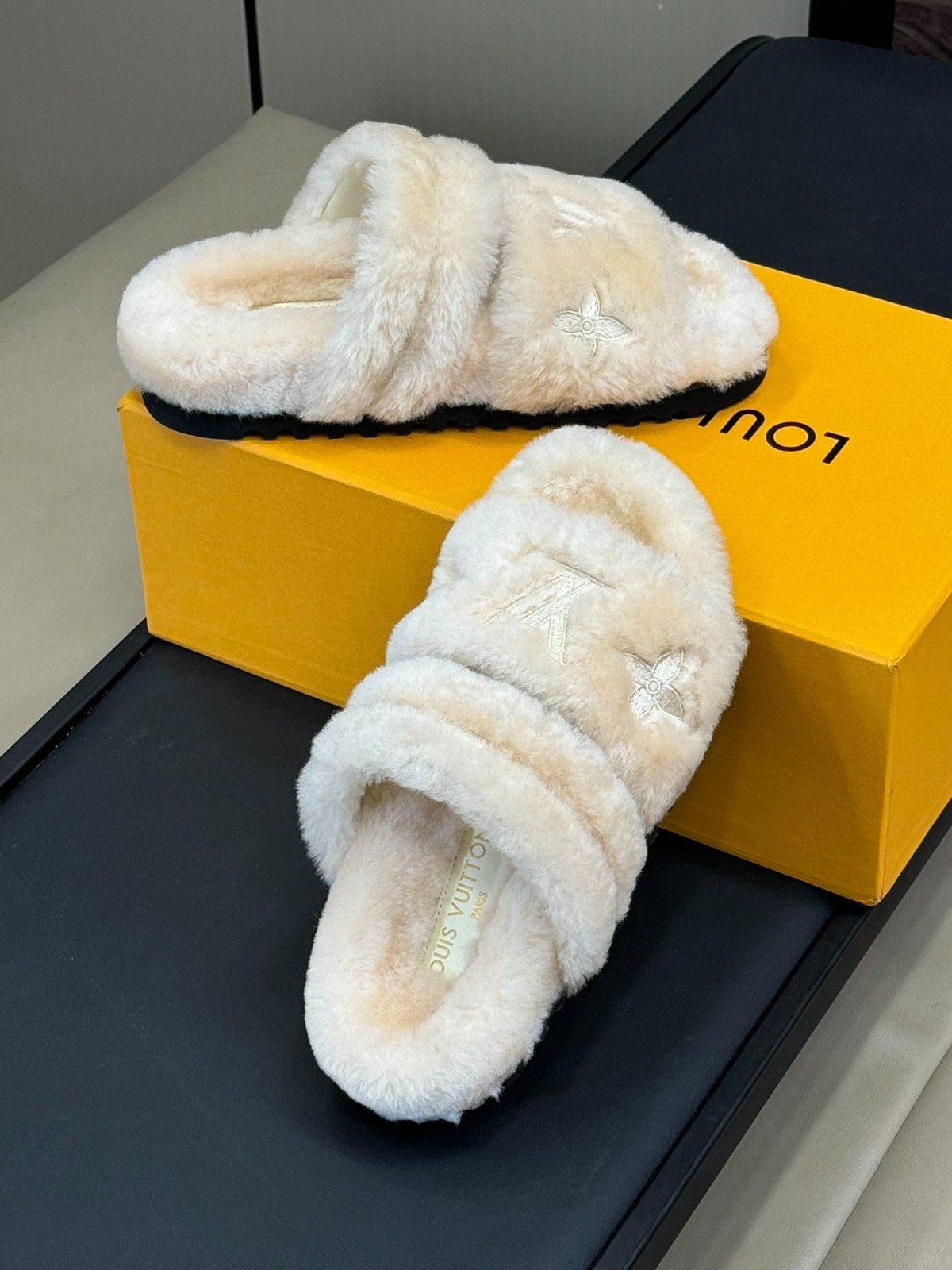 今季大人気 もこもこ LV サンセット・ライン ミュール ルイヴィトン シューズ コピー ベージュ-1