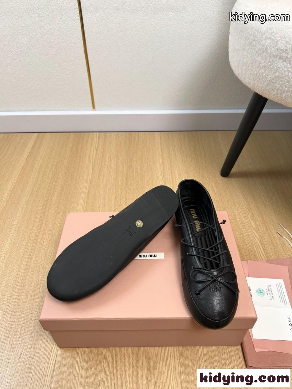 上品 可愛い ナッパレザー バレリーナ ミュウミュウ シューズ コピー ブラック-4
