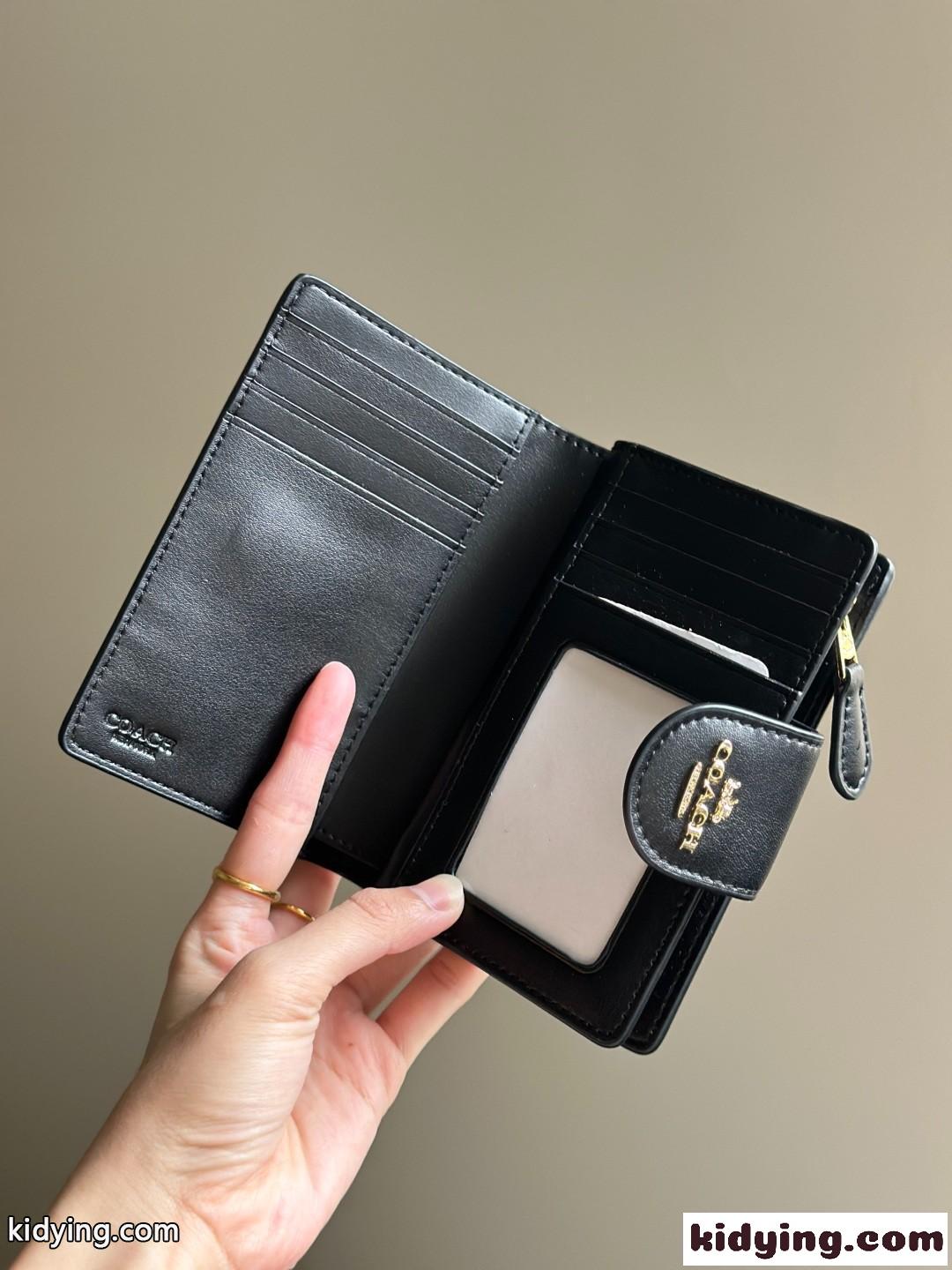 人気 シグネチャー柄 コーチ 財布 スーパーコピー 定番 コンパクト ウォレット-1