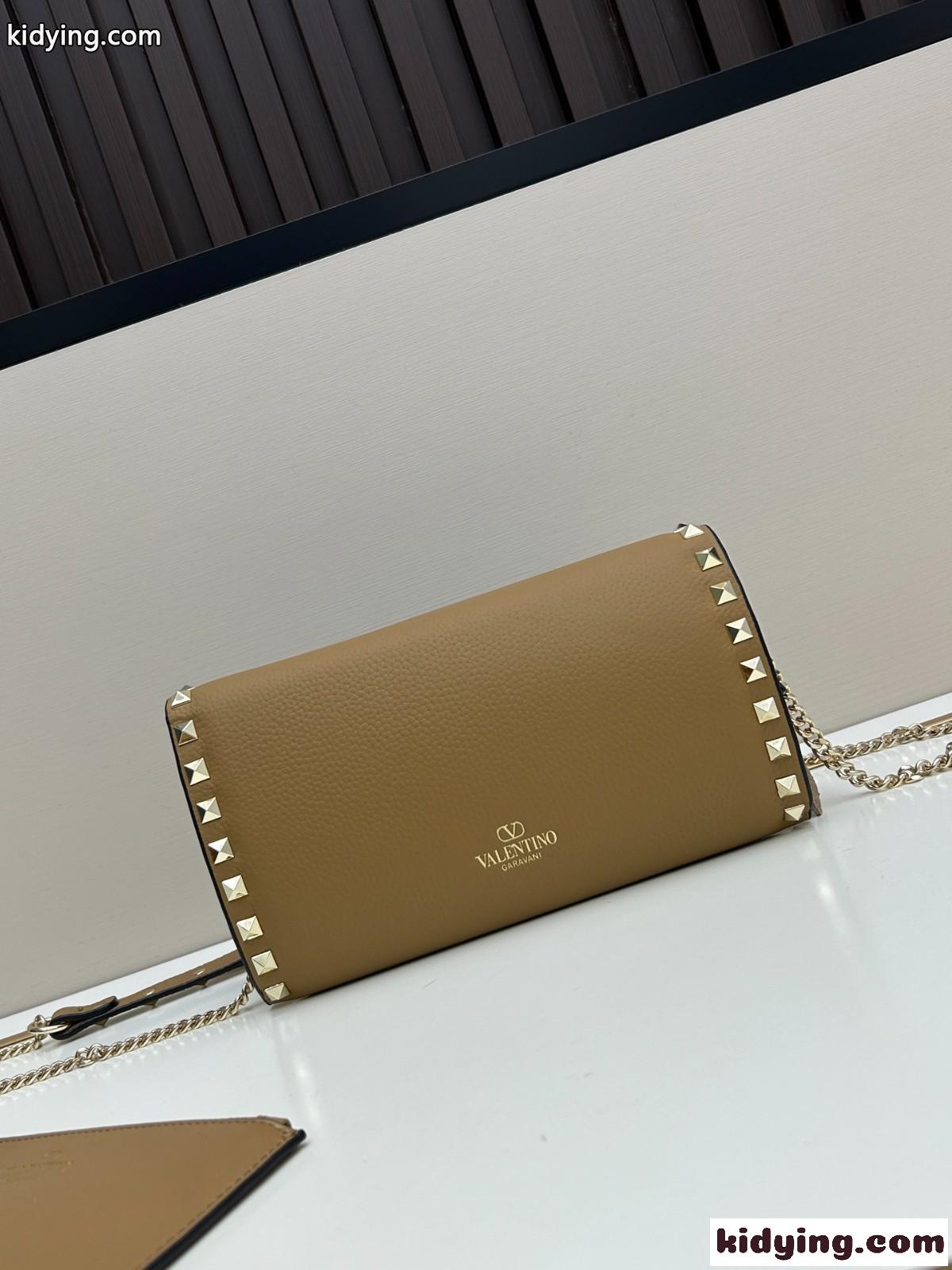 定番 ロックスタッズ ショルダーバッグ ヴァレンティノ バッグ コピー カーキ-1