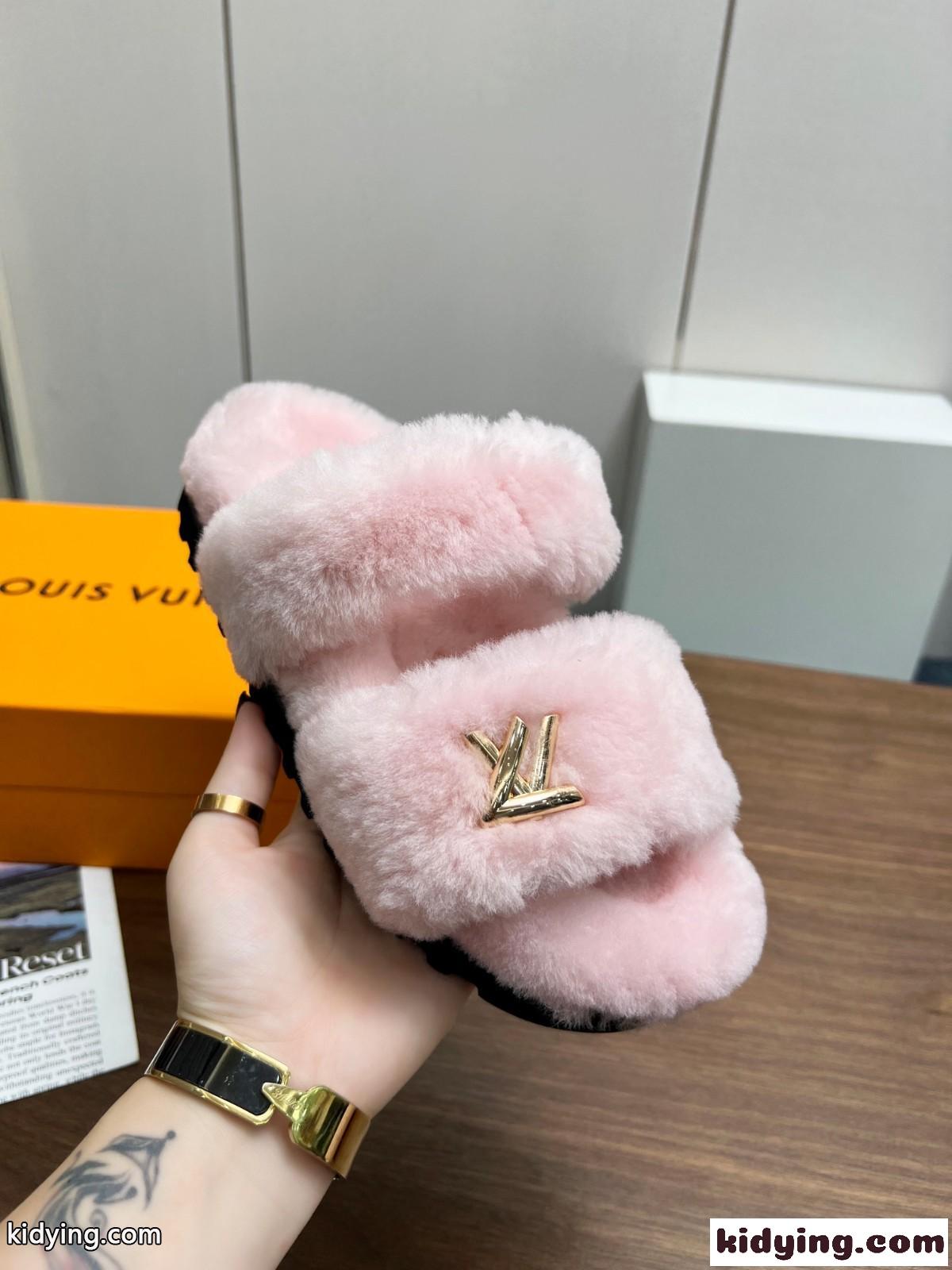 ふわふわ 可愛い LVロゴ ミュール ルイヴィトン サンダル コピー 秋冬 ピンク-4