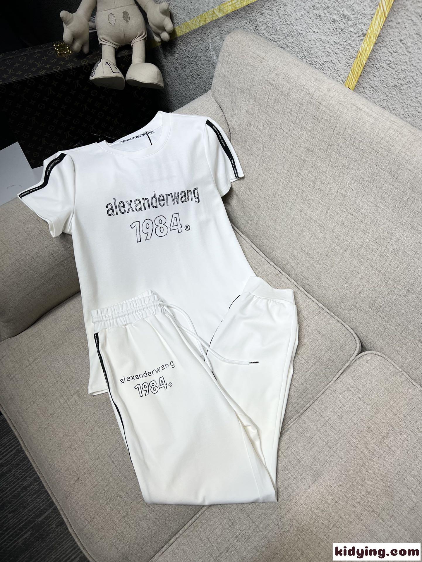 おしゃれ カジュアル ロゴ 半袖Tシャツ カジュアルパンツ アレキサンダーワング セットアップ コピー スポーツ 2点セット-0