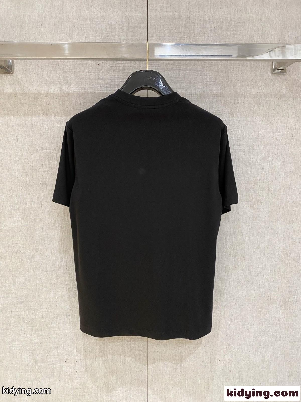 シンプル ロゴ入り クルーネック 半袖Tシャツ アルマーニ Tシャツ コピー ブラック-4