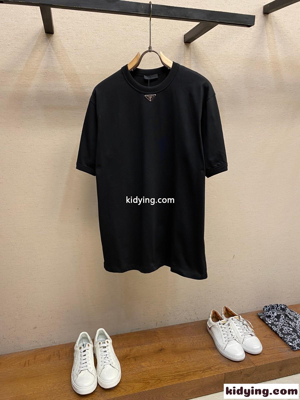 ベーシック 人気 ロゴ クルーネック プラダ Tシャツ コピー 半袖Tシャツ ブラック-0