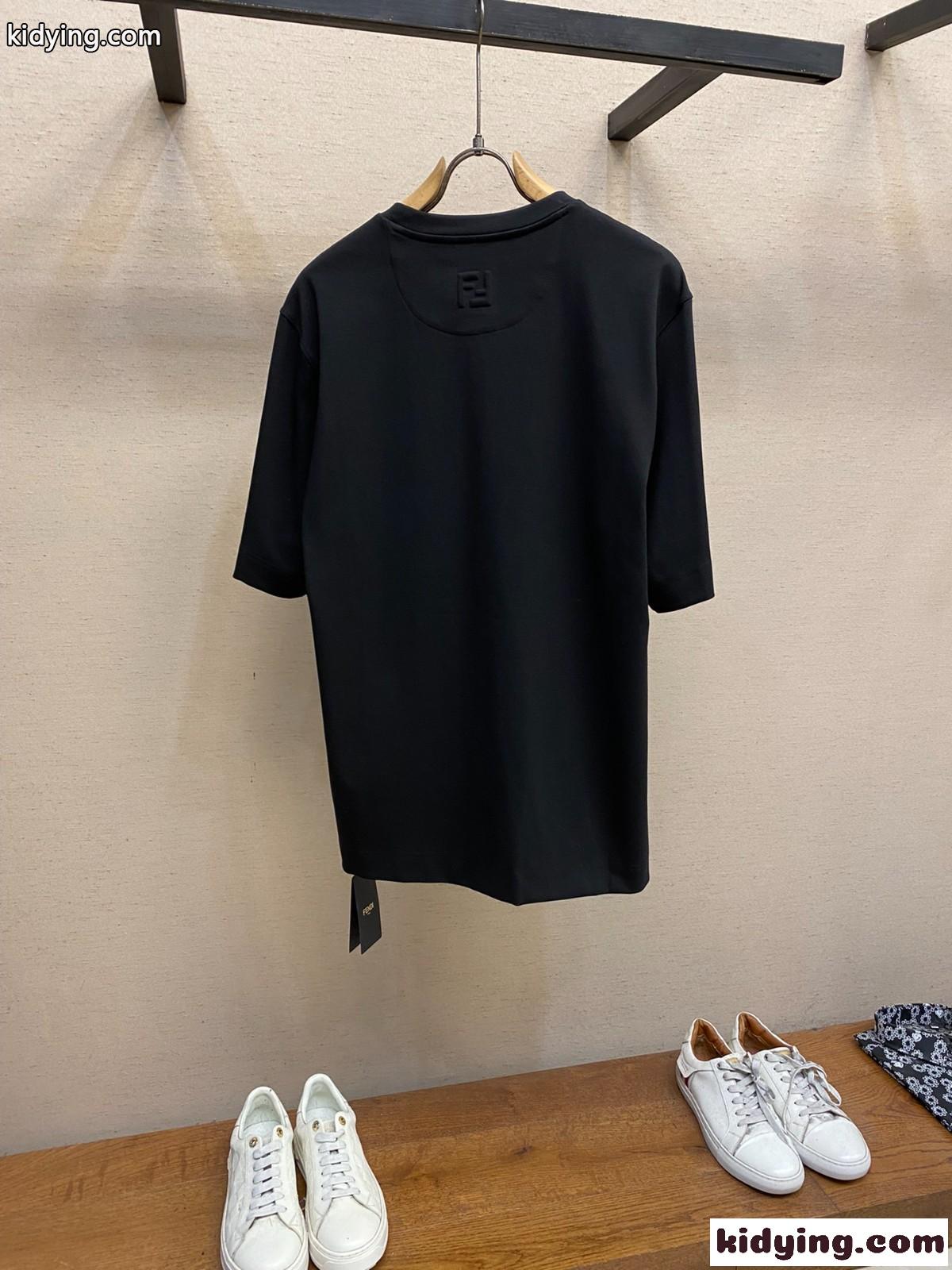 シンプル ロゴ入り コットン 半袖Tシャツ フェンディ Tシャツ コピー ブラック-2