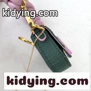 FENDI Baguette手袋Nano金 超大型FF書体のバックルが開閉する フェンディ バッグ 色 コピー-4