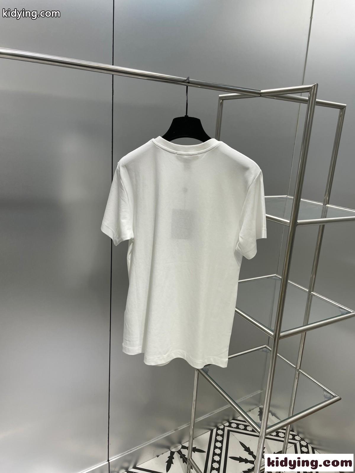人気アイテム 定番 ロゴ 刺繍 ルイ・ヴィトン Tシャツ コピー クルーネック 半袖 カジュアル おしゃれ-1