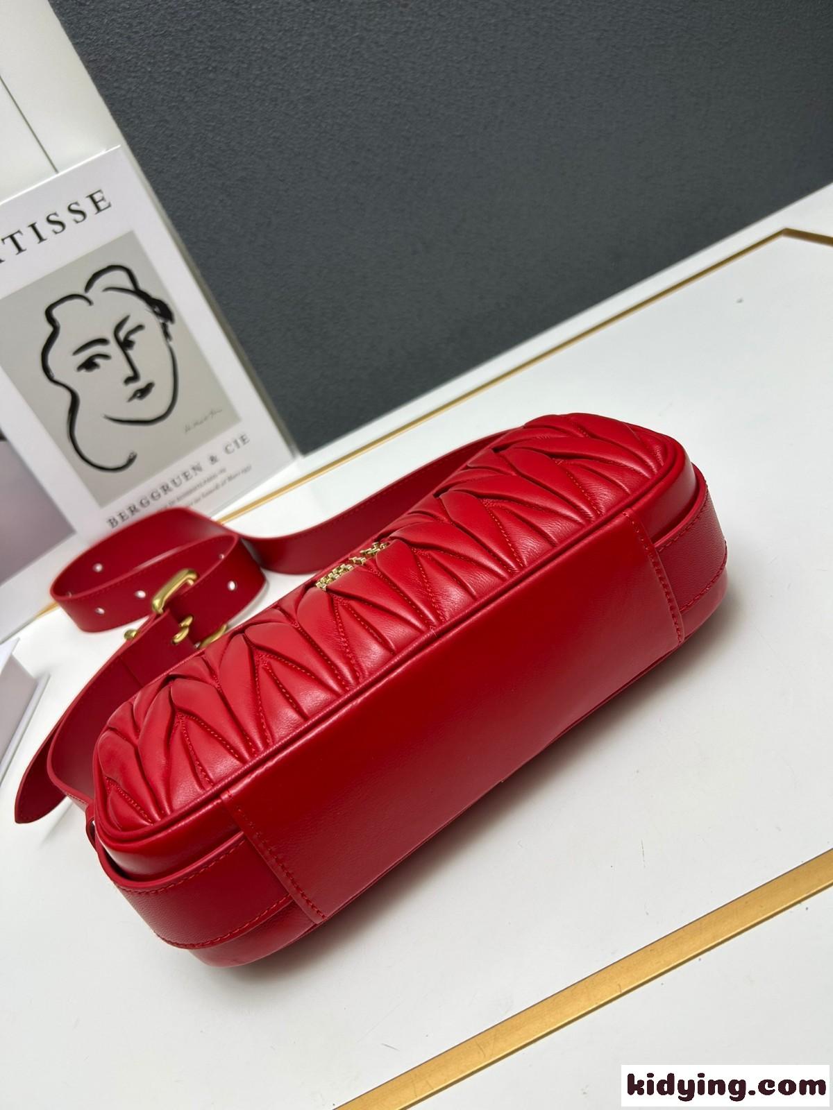 女性らしい マテラッセレザー ショルダーバッグ ミュウミュウ バッグ コピー レッド-1