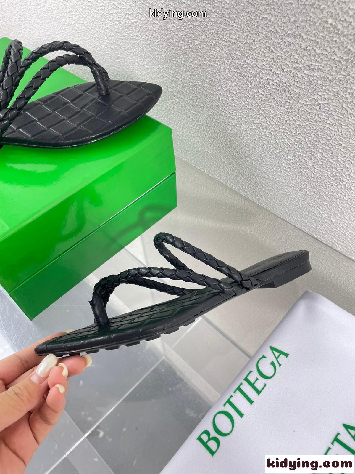 ボッテガ・ヴェネタ リーフ フラットサンダル スーパーコピー ブラック-1